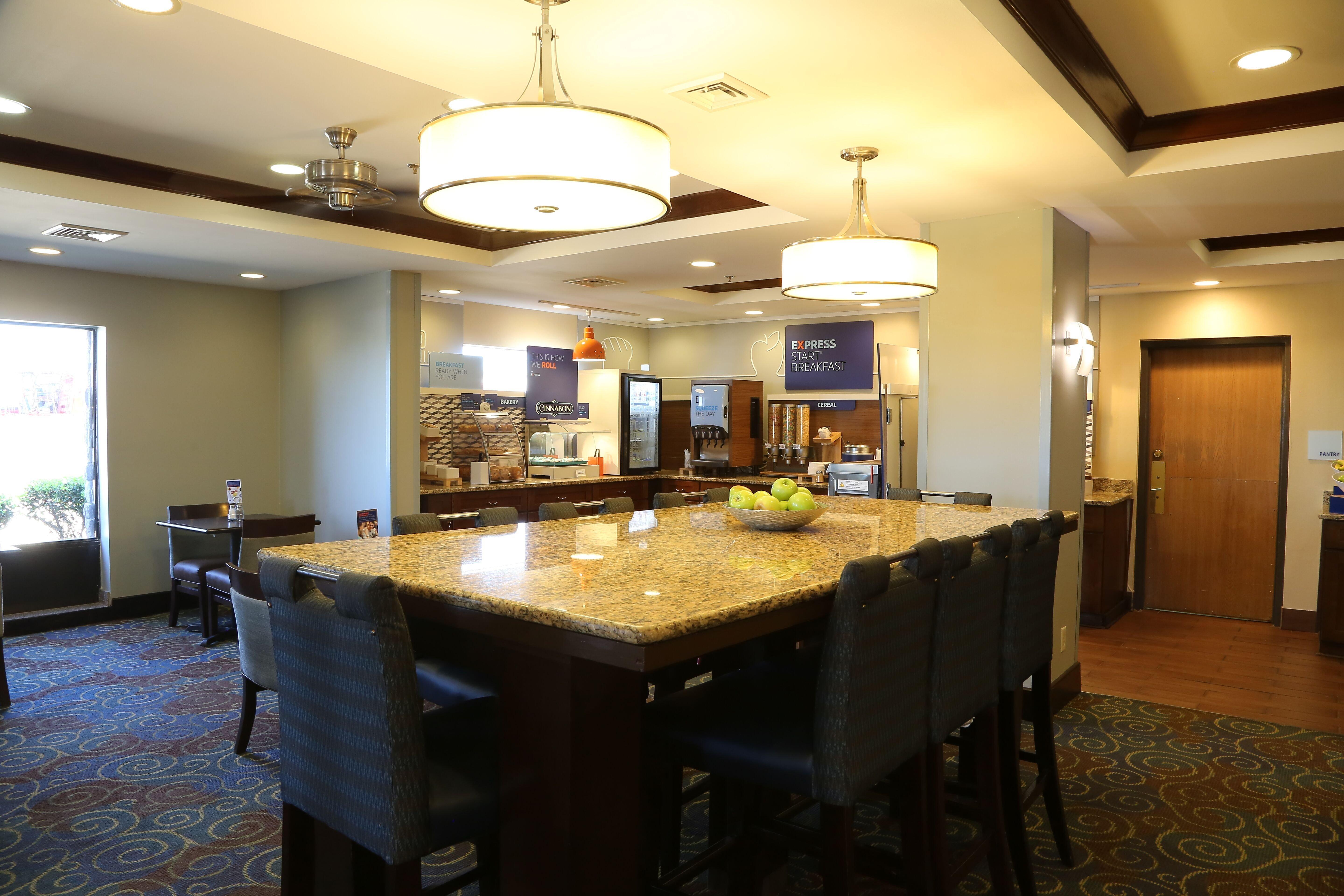 Holiday Inn Express Hotel & Suites Cleveland - Ms By Ihg Εξωτερικό φωτογραφία