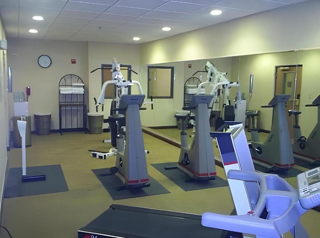 Holiday Inn Express Hotel & Suites Cleveland - Ms By Ihg Εξωτερικό φωτογραφία