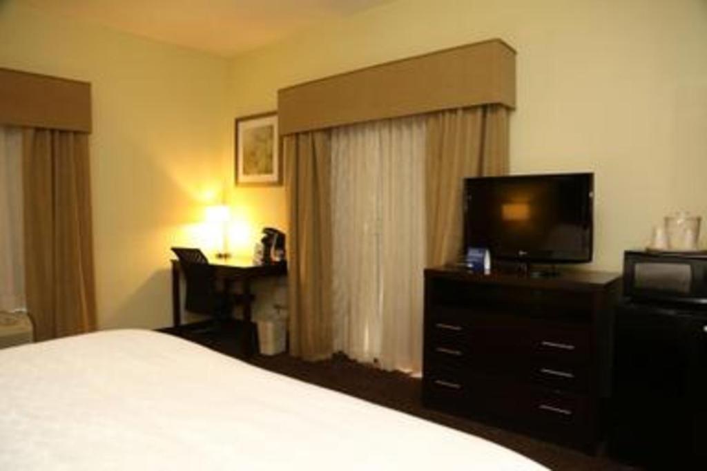 Holiday Inn Express Hotel & Suites Cleveland - Ms By Ihg Εξωτερικό φωτογραφία