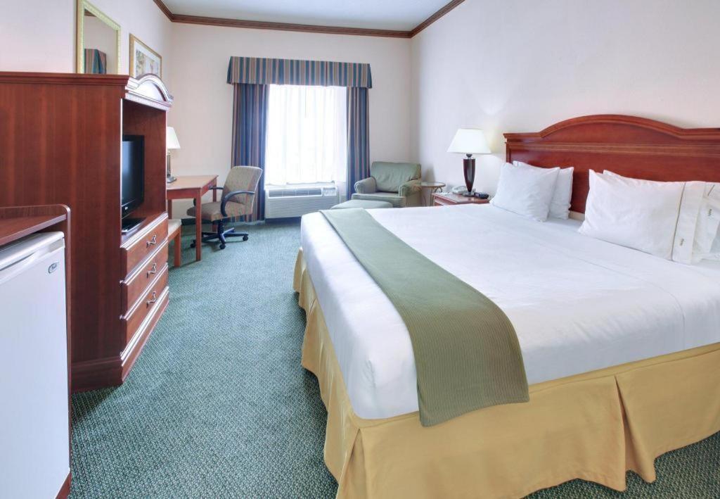 Holiday Inn Express Hotel & Suites Cleveland - Ms By Ihg Εξωτερικό φωτογραφία